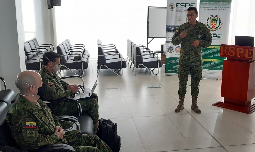 Tcrn. Jorge Fierro expone Sede a Rector ESPE